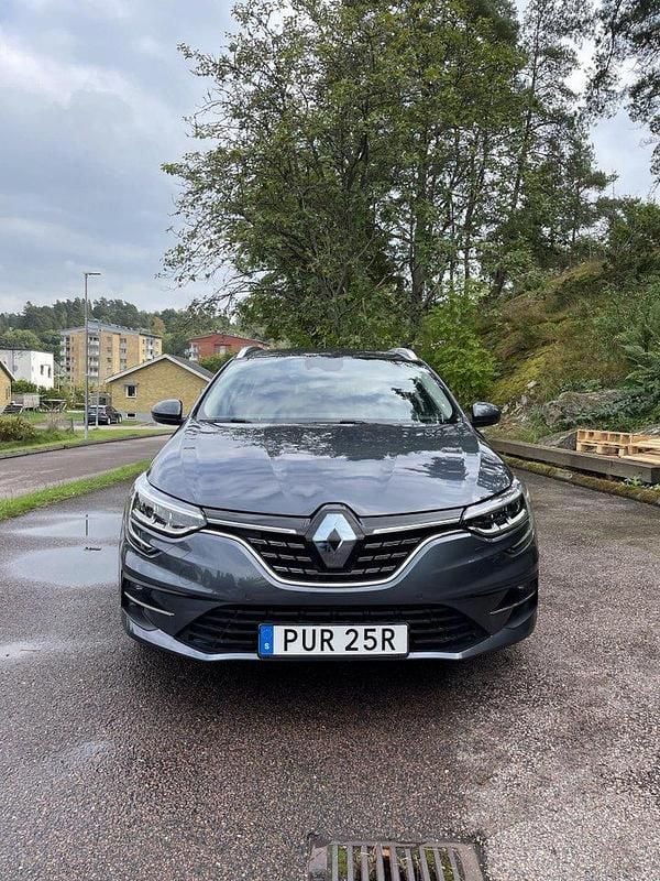 Grå Begagnad 2022 Renault Mégane IV Zen Kombi | 220 000 kr (Marknadspris) - Bild 1/4