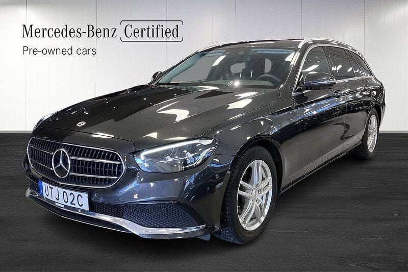 Grå Begagnad 2023 Mercedes E220 Avantgarde Kombi | 439 900 kr (Marknadspris) - Bild 1/4