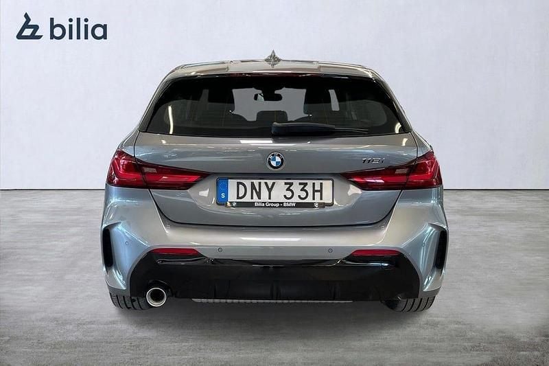 Begagnad BMW 118 M Sport 136 HK (100 kW) 2022 Grå Halvkombi