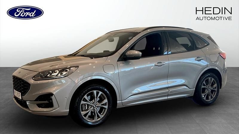 Grå (grey) Begagnad 2021 Ford Kuga ST-Line SUV | 264 900 kr (Marknadspris) - Bild 1/4