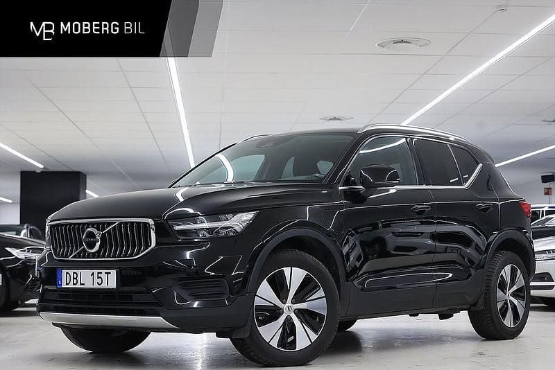 Svart Begagnad 2021 Volvo XC40 Momentum SUV | 309 900 kr (Marknadspris) - Bild 1/2