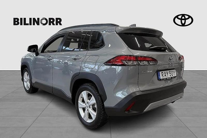 Begagnad Toyota Corolla Cross Plus 200 HK (147 kW) 2023 Grå SUV