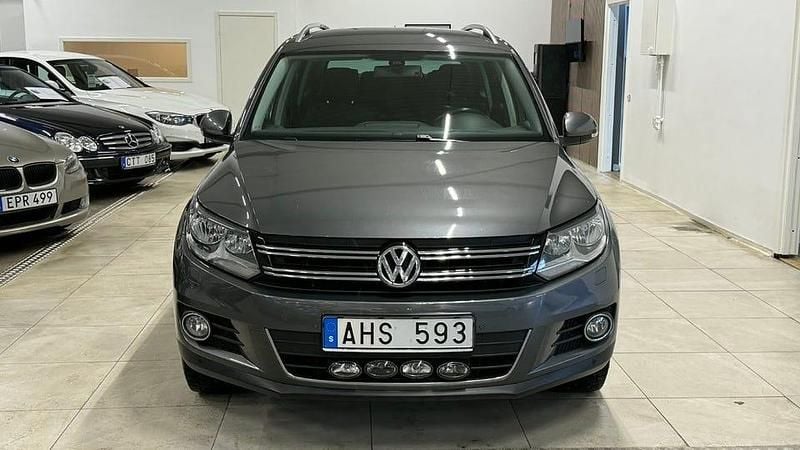 Begagnad VW Tiguan Sportline 160 HK (117 kW) 2012 Mörkgrå SUV