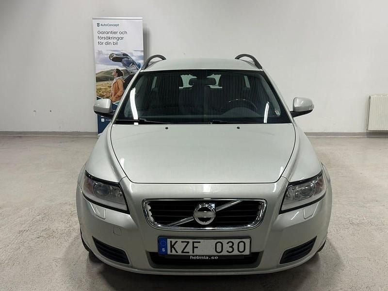 Begagnad Volvo V50 Kinetic 116 HK (85 kW) 2011 Vit Kombi