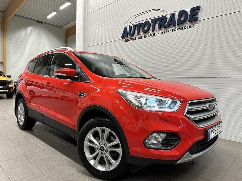 Röd Begagnad 2019 Ford Kuga Titanium SUV | 149 900 kr (Superpris) - Bild 1/4