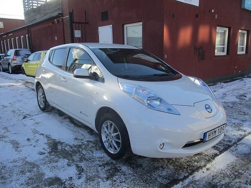 Begagnad Nissan Leaf 80 kW (109 HK) 2016 Vit Halvkombi