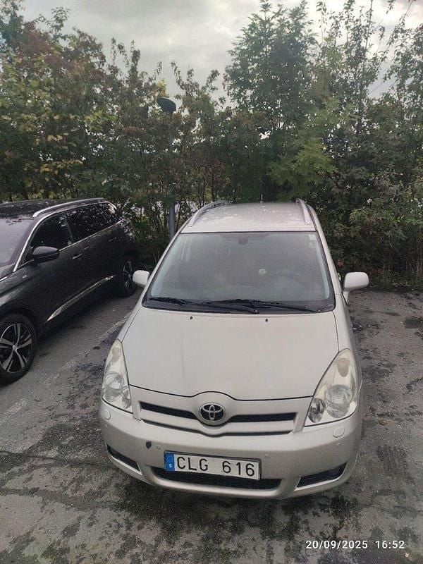 Silver Begagnad 2007 Toyota Corolla Verso Minibuss | 52 000 kr (Marknadspris) - Bild 1/4