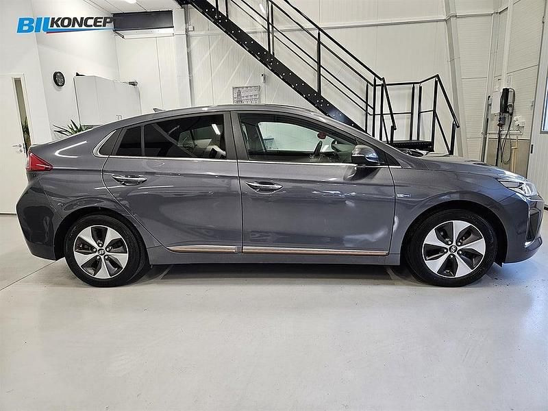 Begagnad Hyundai Ioniq Premium 88 kW (120 HK) 2018 Grå Halvkombi