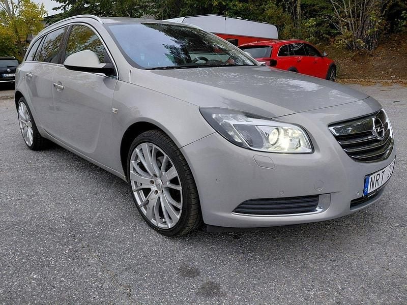 Brun Begagnad 2010 Opel Insignia Cosmo Kombi | 59 000 kr - Bild 1/4
