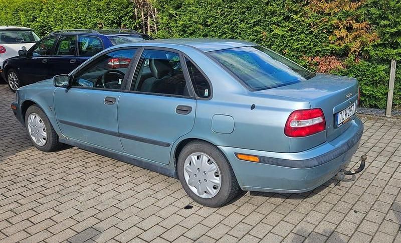 Begagnad 2003 Volvo S40 Sedan | 16 000 kr (Marknadspris) - Bild 1/4