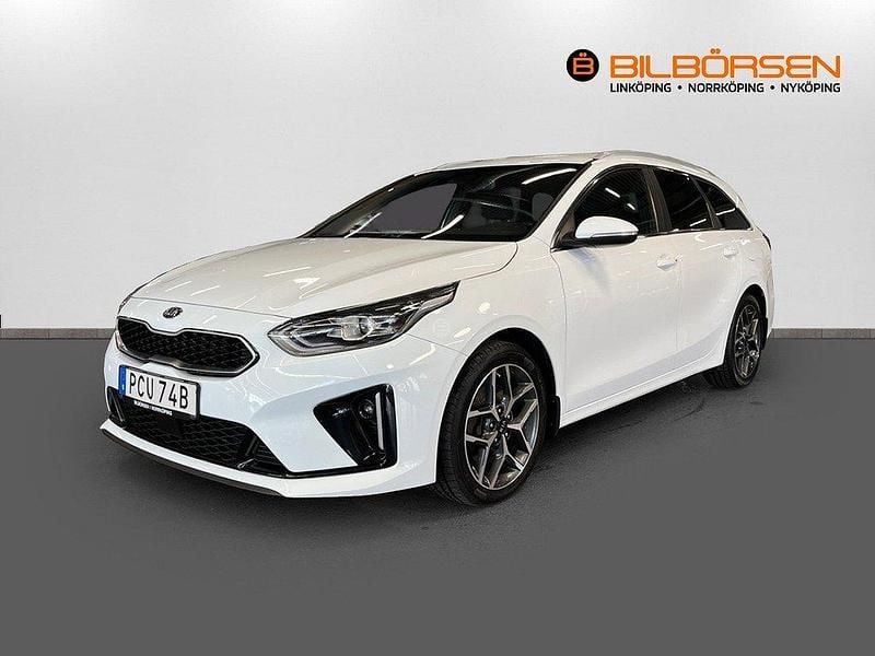 Vit Begagnad 2019 Kia Ceed Sportswagon GT-Line Kombi | 209 900 kr (Marknadspris) - Bild 1/4