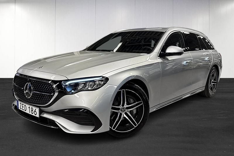 Silver Begagnad 2025 Mercedes E300 AMG line Kombi | 619 900 kr (Superpris) - Bild 1/4