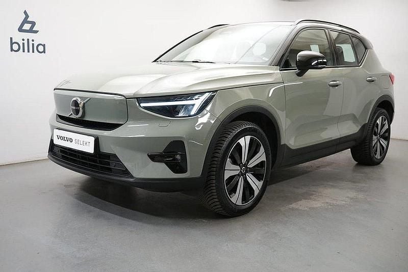 Grön Begagnad 2022 Volvo XC40 Plus SUV | 354 900 kr - Bild 1/3