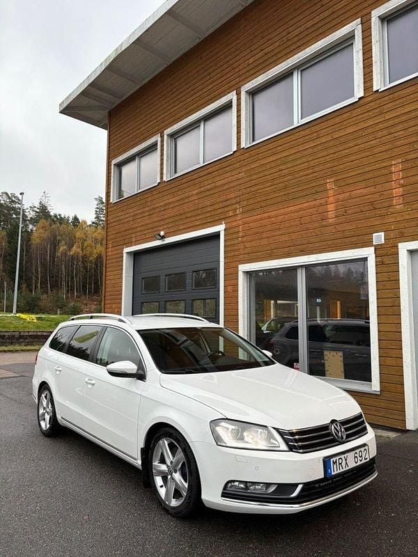 Vit Begagnad 2011 VW Passat GT Kombi | 68 900 kr (Marknadspris) - Bild 1/4