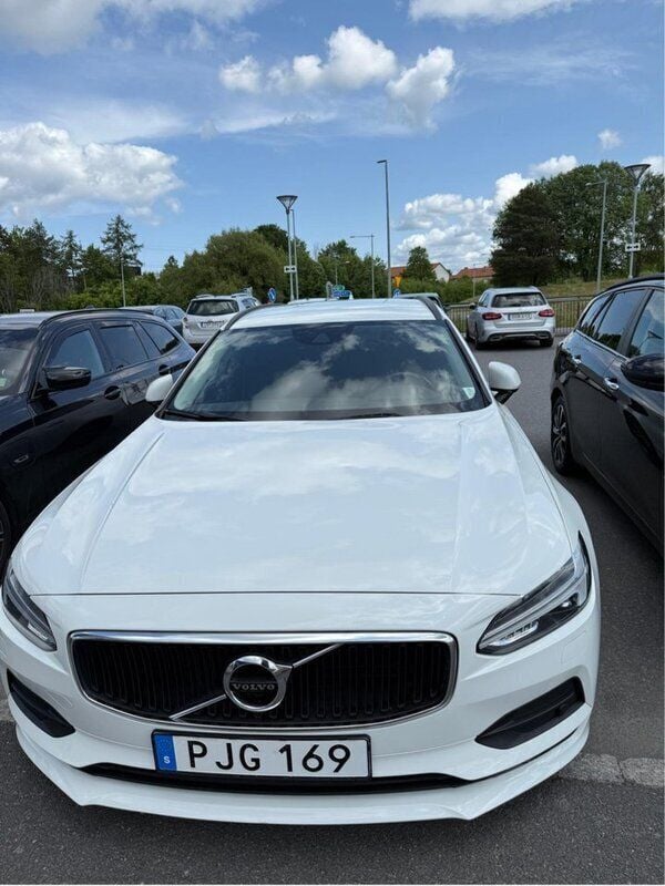 Vit Begagnad 2017 Volvo V90 Business Edition Kombi | 169 500 kr (Marknadspris) - Bild 1/4