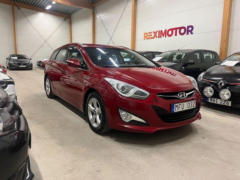 Begagnad Hyundai i40 Select 135 HK (99 kW) 2011 Röd Kombi