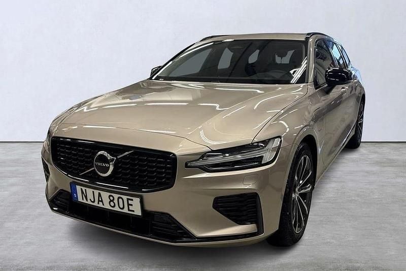 Grå Begagnad 2025 Volvo V60 Plus Kombi | 459 900 kr - Bild 1/4
