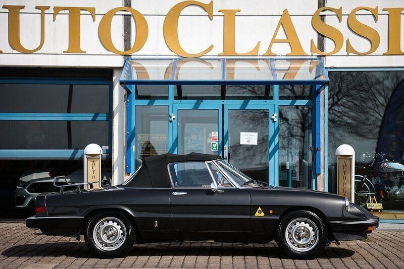 Svart metallic Begagnad 1993 Alfa Romeo Spider Cab | 189 000 kr - Bild 1/4