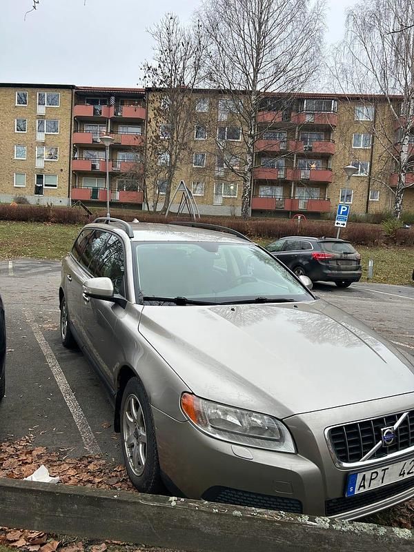 Begagnad 2009 Volvo V70 Kombi | 48 800 kr (Marknadspris) - Bild 1/4