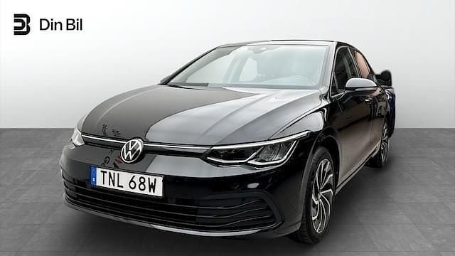 Svart (deep black pearl) Begagnad 2022 VW Golf VIII Life Kombi | 249 900 kr (Marknadspris) - Bild 1/4