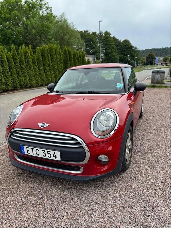 Röd Begagnad 2015 Mini ONE Pepper Halvkombi | 110 000 kr (Marknadspris) - Bild 1/4