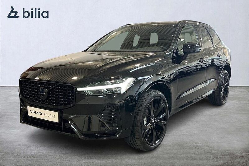 Svart Begagnad 2025 Volvo XC60 Plus SUV | 599 900 kr (Marknadspris) - Bild 1/3