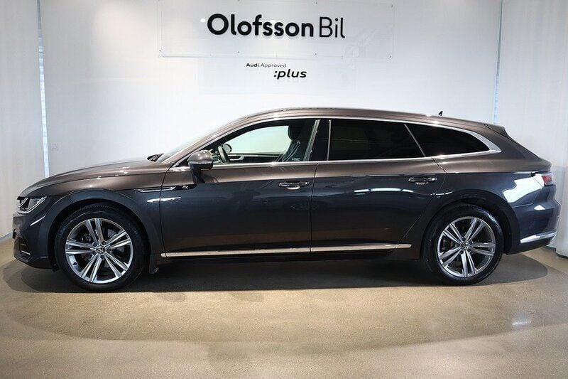 Mörkgrå Begagnad 2022 VW Arteon R-line Kombi | 329 900 kr (Marknadspris) - Bild 1/4