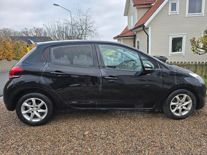 Begagnad 2016 Peugeot 208 Halvkombi | 60 000 kr (Marknadspris) - Bild 1/4