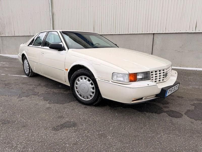 Begagnad Cadillac Seville STS 203 HK (149 kW) 1992 Vit