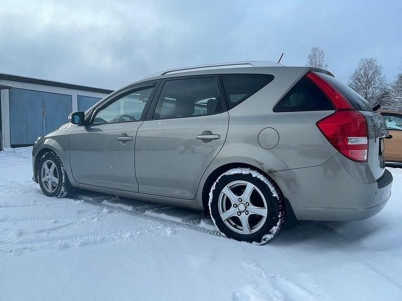 Begagnad Kia Ceed Sportswagon 128 HK (94 kW) 2012 Kombi