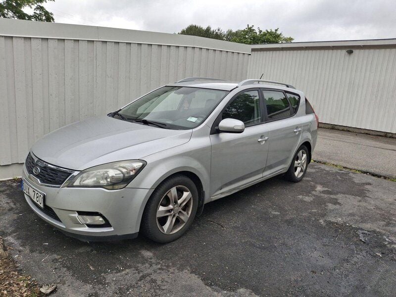 Silver Begagnad 2010 Kia Ceed Kombi | 29 500 kr (Bra pris) - Bild 1/4