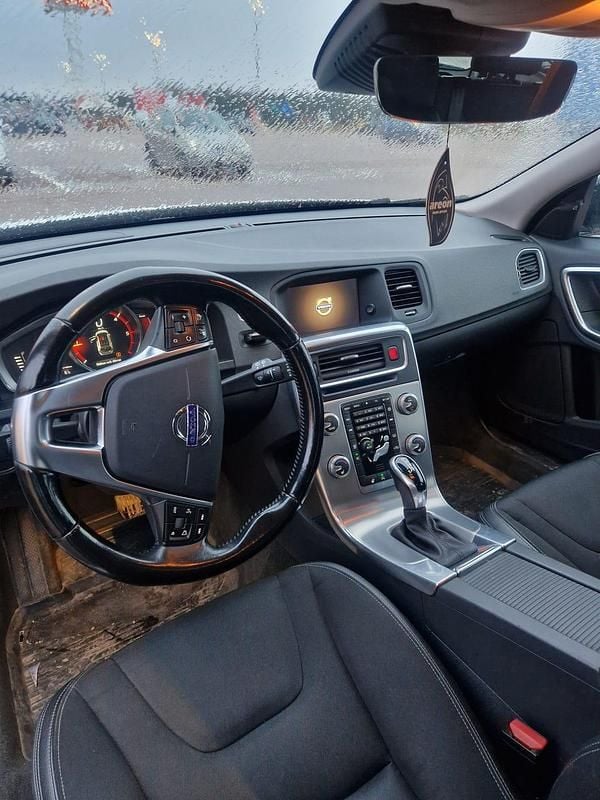 Vit Begagnad 2017 Volvo V60 CC Kombi | 125 000 kr (Bra pris) - Bild 1/4