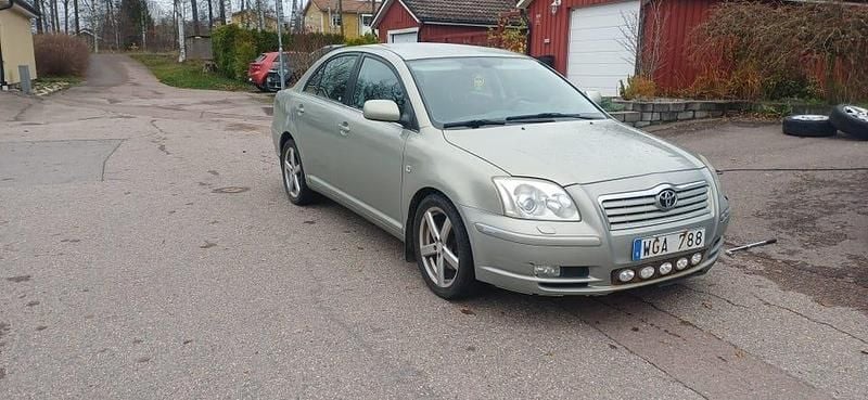 Begagnad 2005 Toyota Avensis Sedan | 19 900 kr (Marknadspris) - Bild 1/2