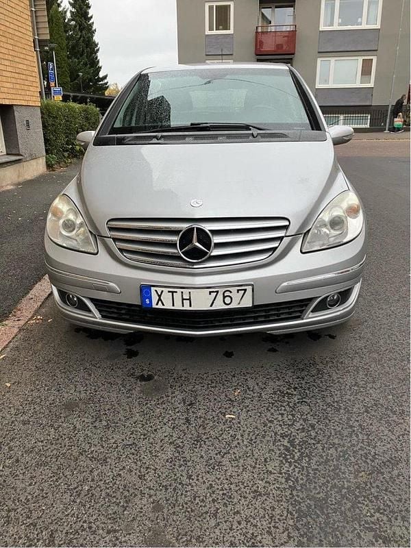 Silver Begagnad 2006 Mercedes B170 Minibuss | 25 000 kr (Lite dyr) - Bild 1/4