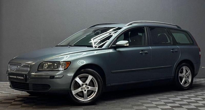 Grön Begagnad 2005 Volvo V50 Kombi | 29 900 kr (Marknadspris) - Bild 1/4