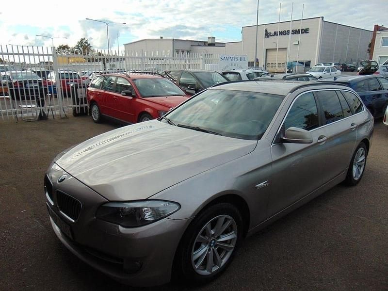 Silver Begagnad 2012 BMW 520 Kombi | 79 000 kr (Superpris) - Bild 1/4