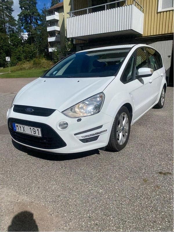 Vit Begagnad 2013 Ford S-MAX Sport Minibuss | 79 000 kr (Marknadspris) - Bild 1/4