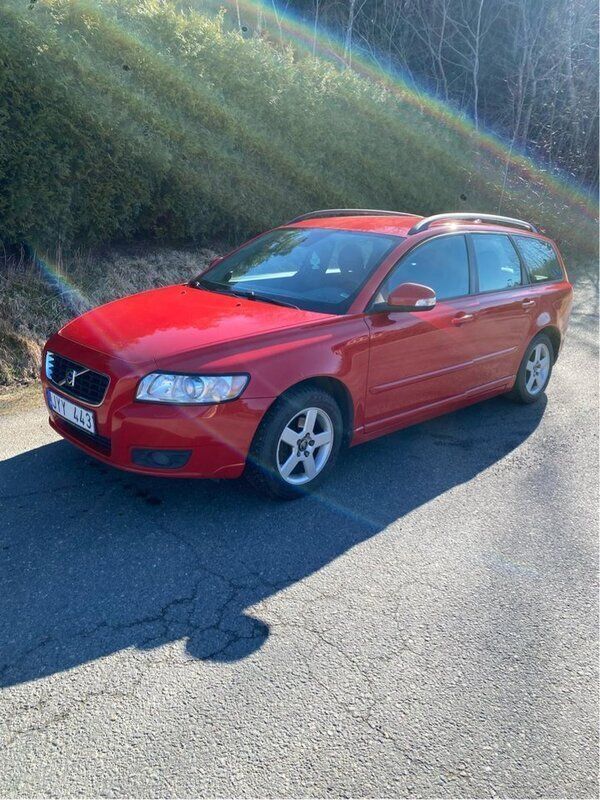Röd Begagnad 2010 Volvo V50 Momentum Kombi | 28 500 kr (Bra pris) - Bild 1/4