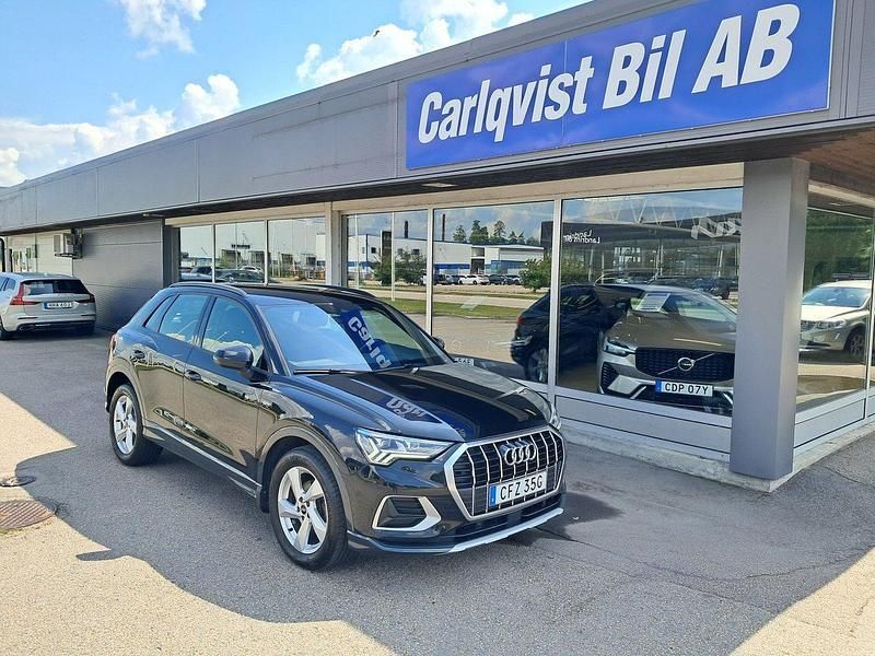 Svart Begagnad 2021 Audi Q3 Advanced SUV | 295 000 kr (Lite dyr) - Bild 1/4