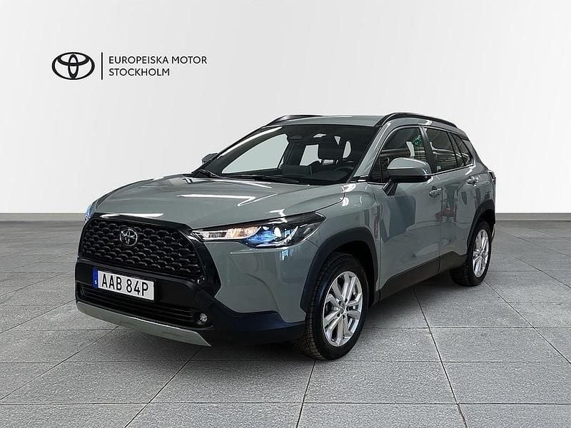 Begagnad Toyota Corolla Cross Active 197 HK (144 kW) 2024 Grön SUV