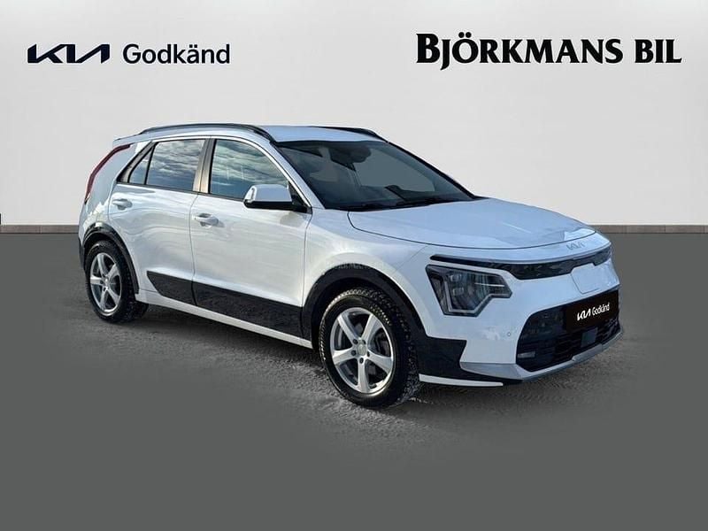 Begagnad Kia e-Niro 150 kW (204 HK) 2023 /ud/ clear white SUV