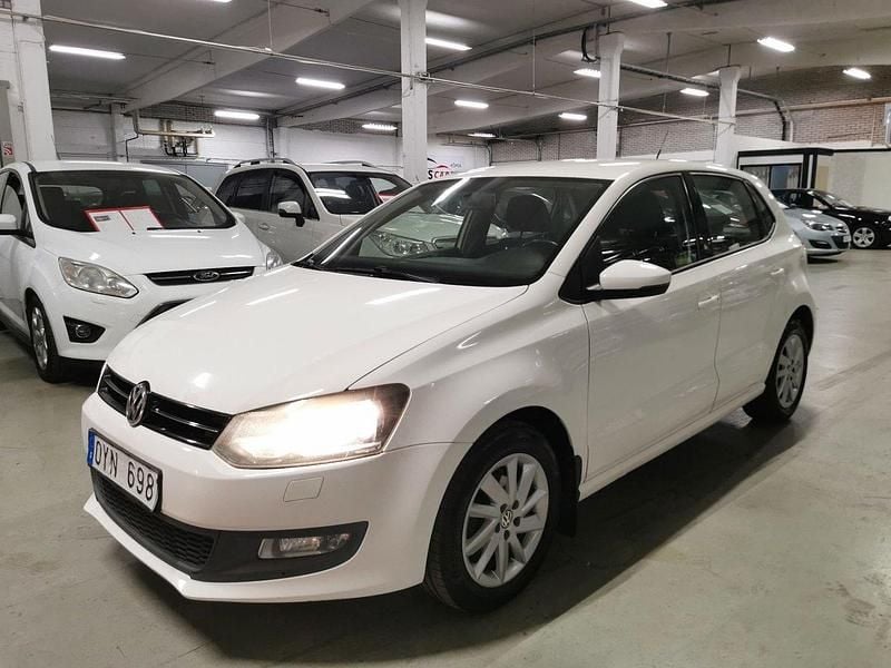 Vit Begagnad 2011 VW Polo Halvkombi | 49 900 kr (Marknadspris) - Bild 1/4