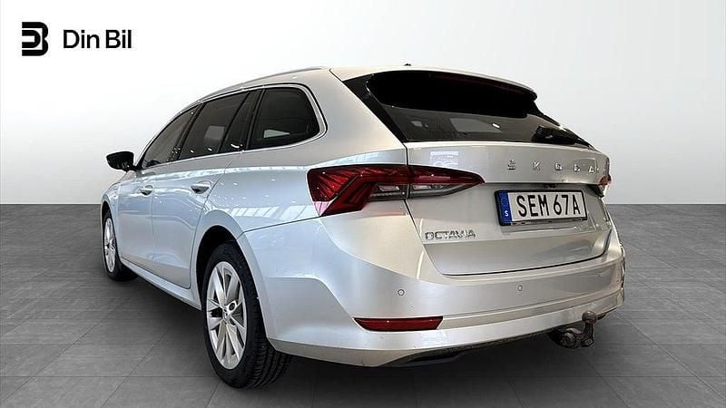 Begagnad Skoda Octavia Ambition 150 HK (110 kW) 2023 Ljusgrå Kombi