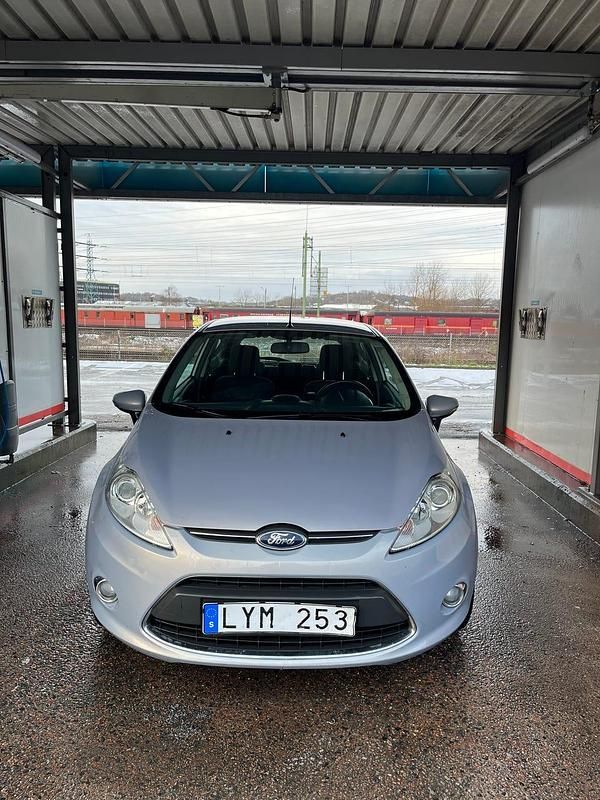 Begagnad 2012 Ford Fiesta Halvkombi | 20 000 kr (Superpris) - Bild 1/4