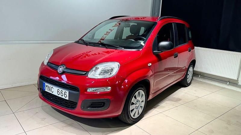 Begagnad Fiat Panda Easy 70 HK (51 kW) 2013 Röd Halvkombi