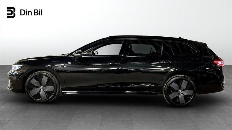 Begagnad VW Passat R-line 177 HK (130 kW) 2025 Svart Kombi