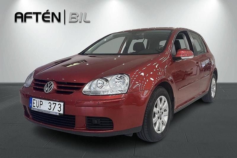 Mörkröd Begagnad 2008 VW Golf VI Halvkombi | 69 800 kr (Marknadspris) - Bild 1/3