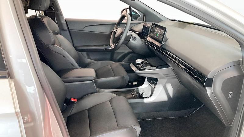 Begagnad MG MG4 EV Luxury 150 kW (204 HK) 2022 Okänd Halvkombi