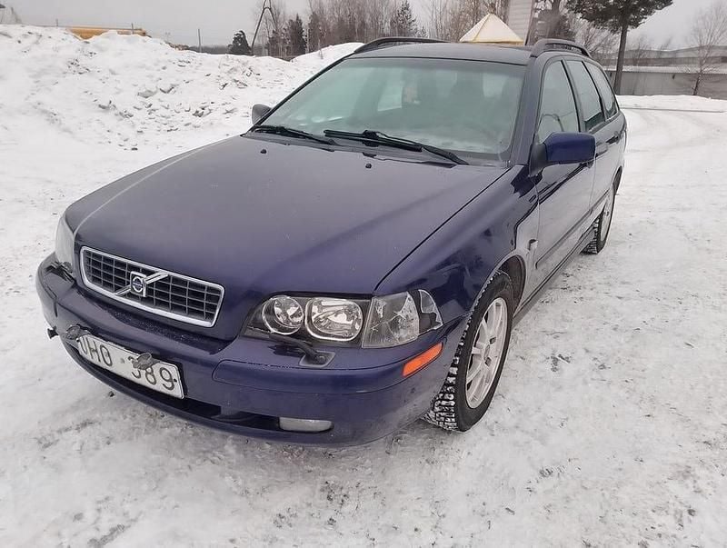 Blå Begagnad 2003 Volvo V40 Kombi | 24 500 kr (Marknadspris) - Bild 1/4