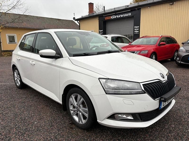 Vit Begagnad 2021 Skoda Fabia Style Halvkombi | 129 900 kr (Marknadspris) - Bild 1/4